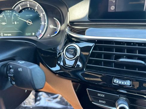Used 2019 BMW 530i xDrive w/ Convenience Package AWD/4WD image 32
