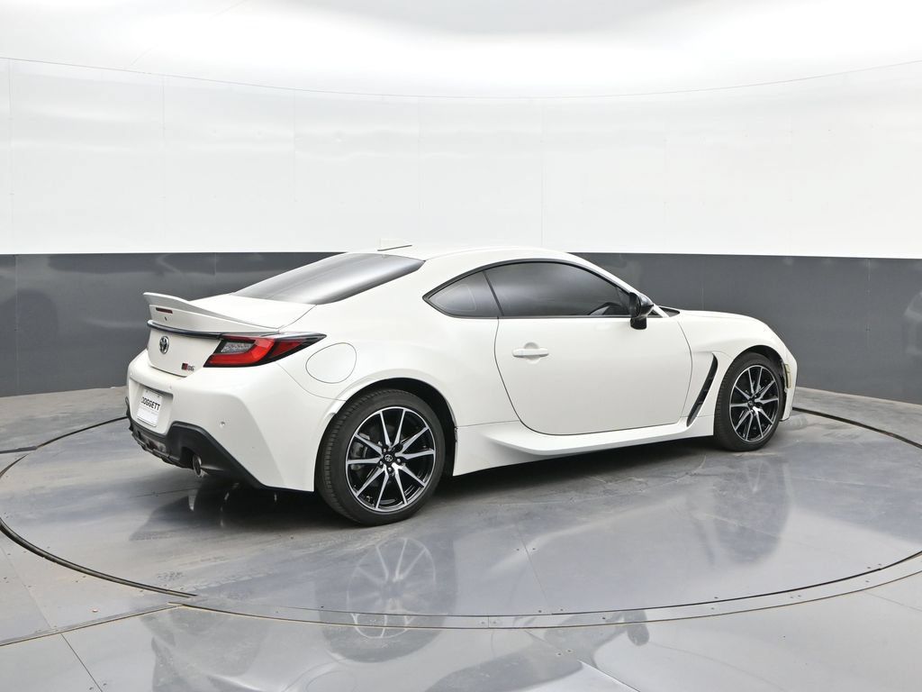 Used 2023 Toyota GR86 RWD image 12
