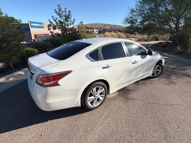 Used 2015 Nissan Altima 2.5 SV w/ Convenience Package FWD image 6