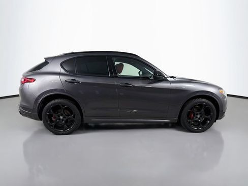 Used 2022 Alfa Romeo Stelvio Veloce AWD/4WD image 4