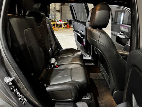 Used 2020 Mercedes-Benz GLB 250 - w/ Premium Package image 22