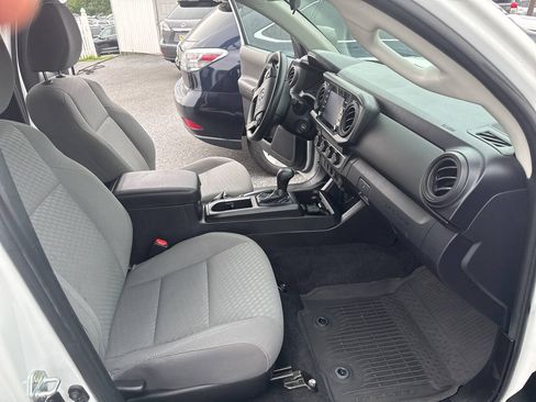 Used 2021 Toyota Tacoma SR AWD/4WD image 10