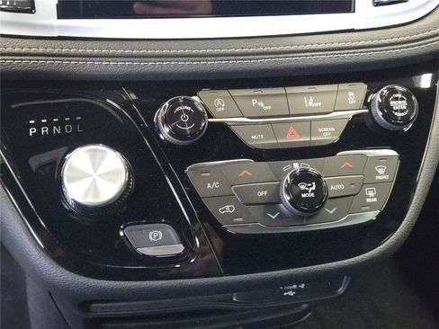 New 2026 Chrysler Pacifica Select w/ S Appearance Package image 21