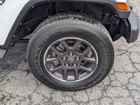 Used 2022 Jeep Gladiator Overland w/ Popular Equipment Package image 9