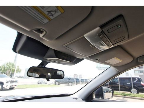 Used 2025 Nissan Pathfinder SV FWD image 23