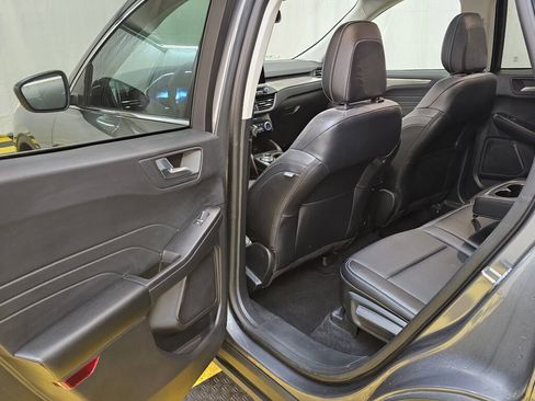 Used 2022 Ford Escape Titanium w/ Class II Trailer Tow Package AWD/4WD image 15