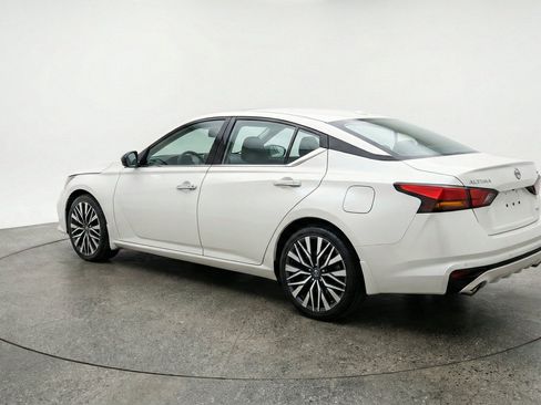 Used 2025 Nissan Altima 2.5 SV FWD image 6