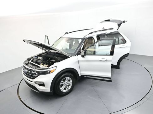 Used 2023 Ford Explorer XLT w/ Equipment Group 202A RWD image 44