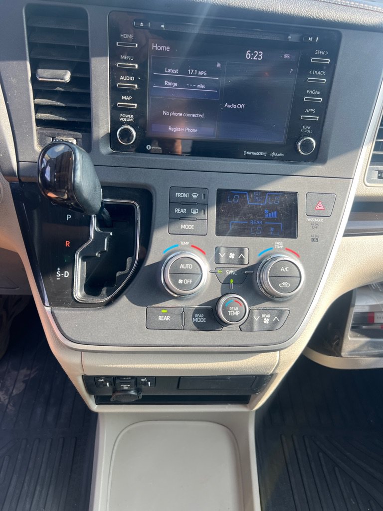 Used 2020 Toyota Sienna XLE AWD/4WD image 29