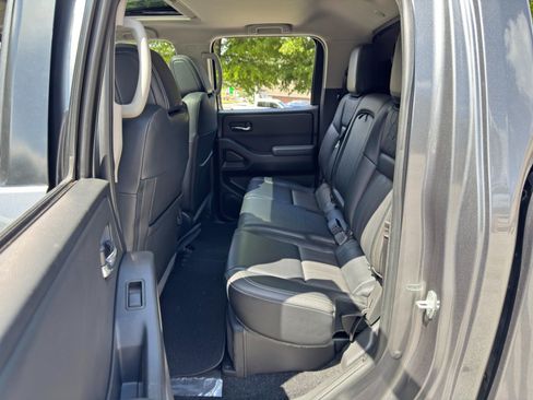Used 2022 Nissan Frontier SV w/ SV Premium Package RWD image 35
