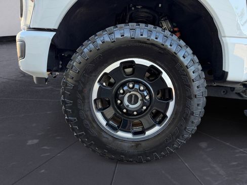 Certified 2025 Ford F250 Platinum w/ Tremor Off-Road Package AWD/4WD image 14