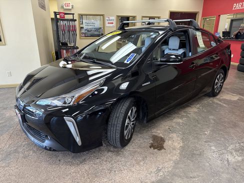Used 2022 Toyota Prius XLE w/ Advanced Technology Package image 3