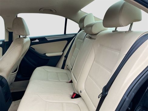 Used 2016 Volkswagen Jetta SE image 24