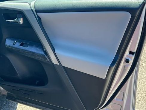 Used 2017 Toyota RAV4 Platinum image 10