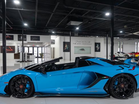 Used 2021 Lamborghini Aventador SVJ image 4