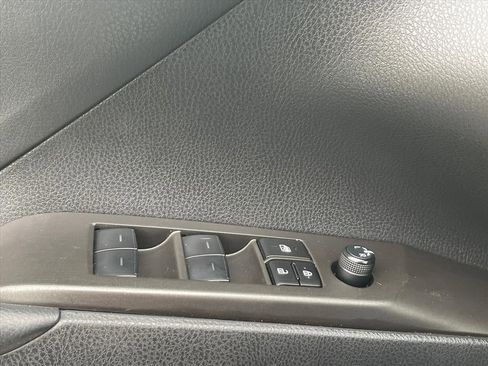 Used 2024 Toyota Camry SE image 19