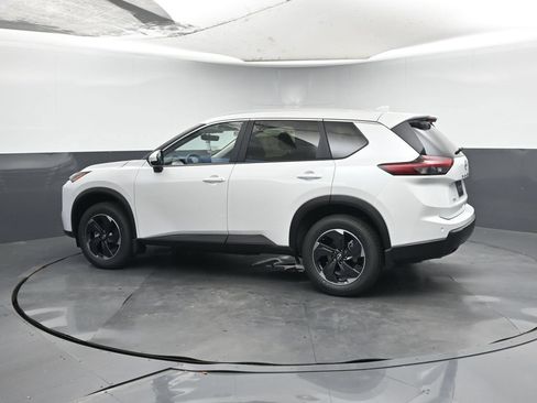 Used 2026 Nissan Rogue SV w/ SV Premium Package AWD/4WD image 3