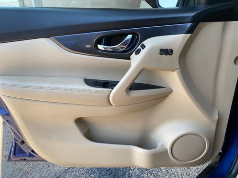 Used 2018 Nissan Rogue SV w/ Premium Package FWD image 32