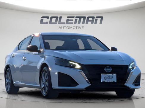 Certified 2025 Nissan Altima 2.5 S FWD image 3