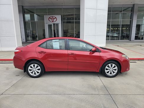 Used 2015 Toyota Corolla LE image 3
