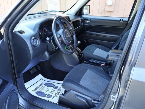 Used 2014 Jeep Patriot Latitude AWD/4WD image 15