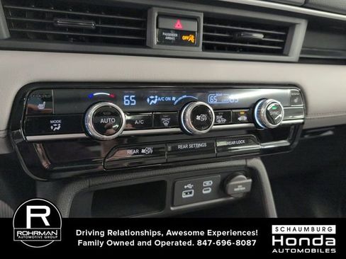 New 2025 Honda Pilot Touring image 9