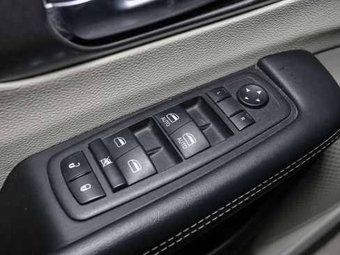 Used 2023 Chrysler Pacifica Touring-L FWD image 37