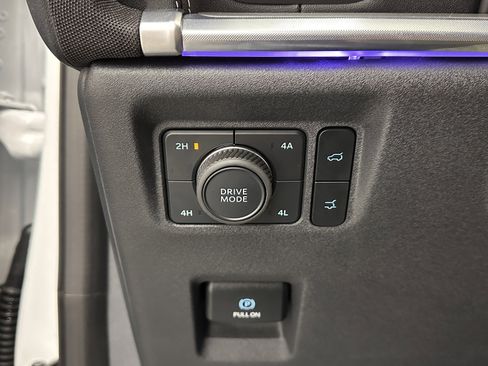 Used 2025 Ford Expedition Platinum image 21