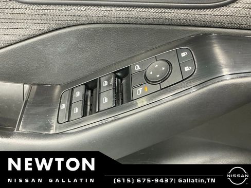 Used 2023 Nissan Rogue S FWD image 33