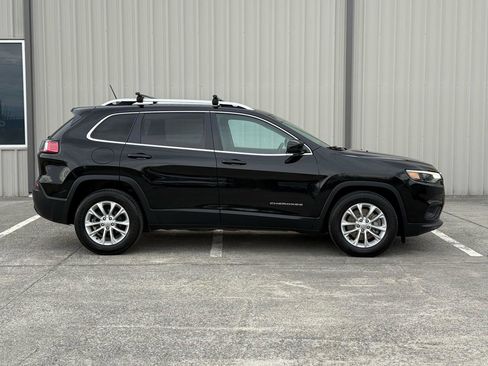 Used 2019 Jeep Cherokee Latitude w/ Popular Appearance Group image 4