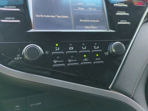 Used 2018 Toyota Camry LE FWD image 26