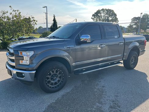 Used 2015 Ford F150 Lariat w/ Equipment Group 502A Luxury AWD/4WD image 3
