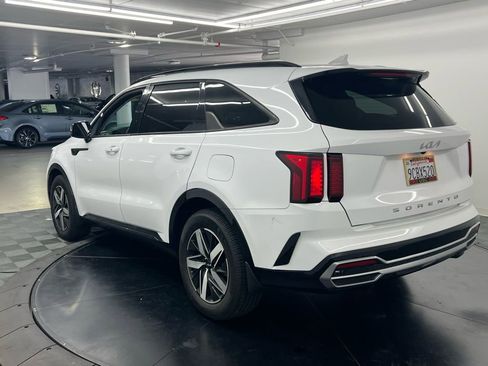 Used 2022 Kia Sorento S w/ Panoramic Sunroof Package image 2