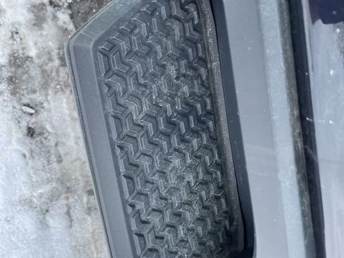 Used 2024 Chevrolet Silverado 2500 LT w/ Convenience Package image 8