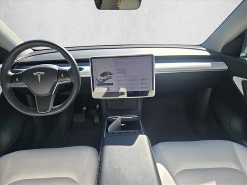 Used 2021 Tesla Model Y Long Range image 12
