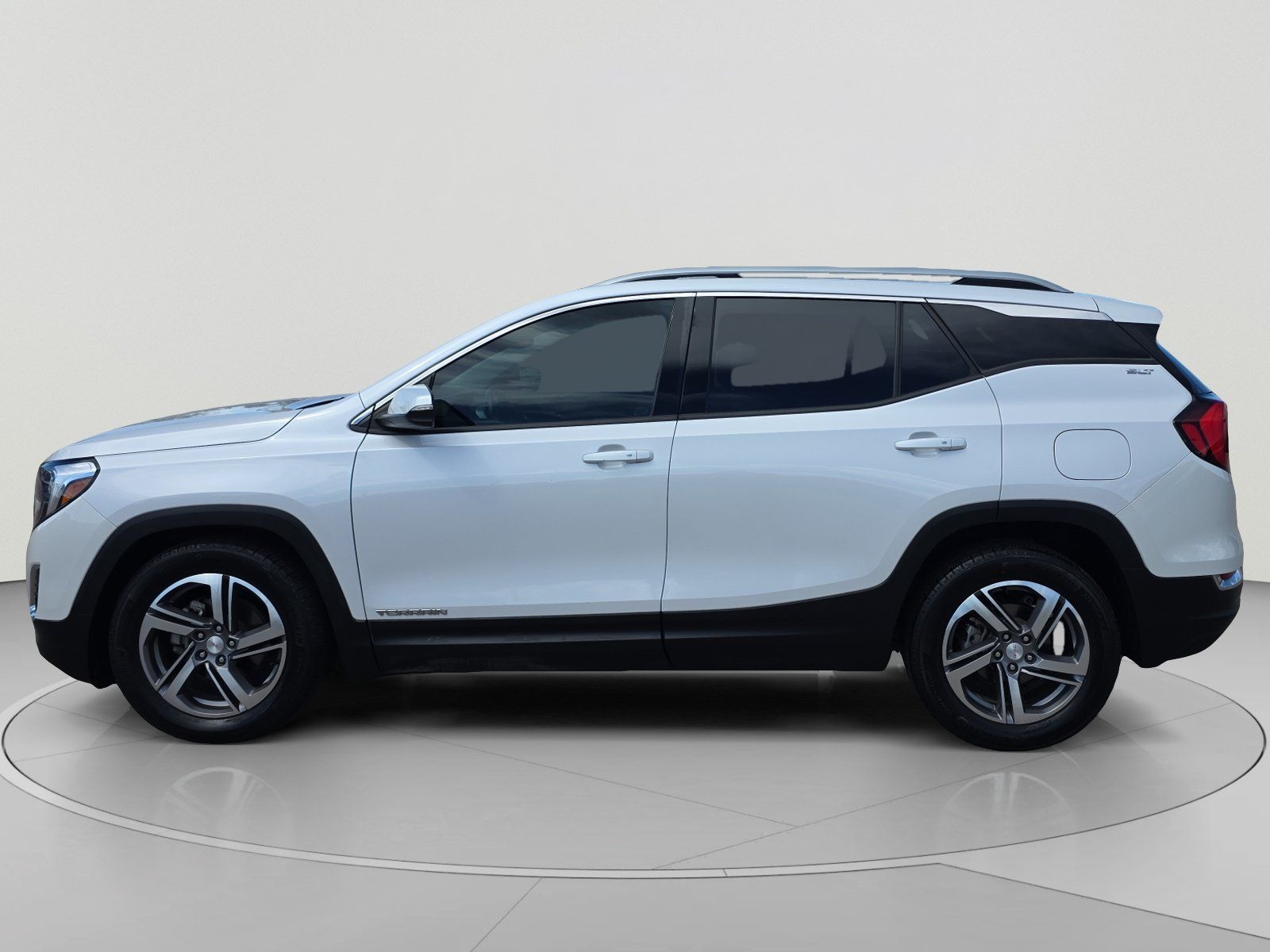Used 2021 GMC Terrain SLT FWD image 2