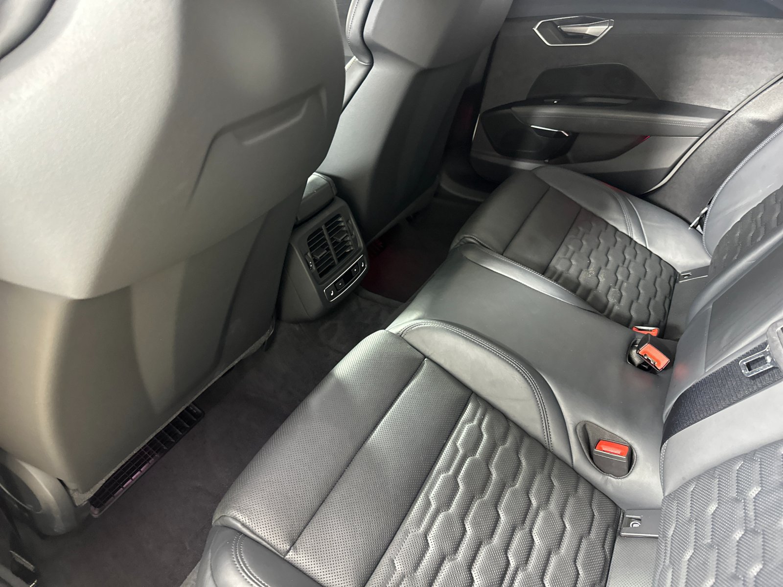 Used 2023 Audi RS e-tron GT w/ Carbon Performance Package AWD/4WD image 12