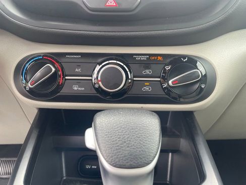 Used 2023 Kia Soul LX image 33