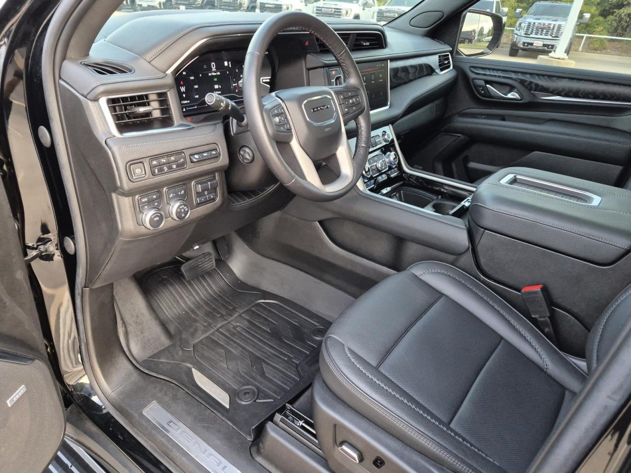Certified 2022 GMC Yukon XL Denali w/ Denali Premium Package AWD/4WD image 12