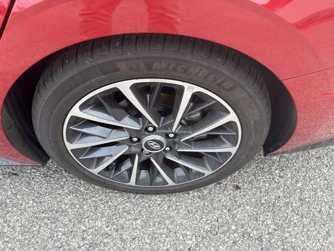 Used 2021 Hyundai Sonata Limited w/ Preferred Accessory Package image 12