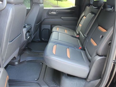 Used 2024 GMC Sierra 1500 AT4 w/ Technology Package AWD/4WD image 28