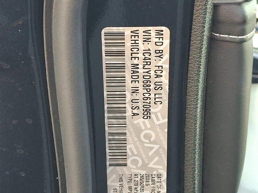 Used 2023 Jeep Grand Cherokee Overland AWD/4WD image 28