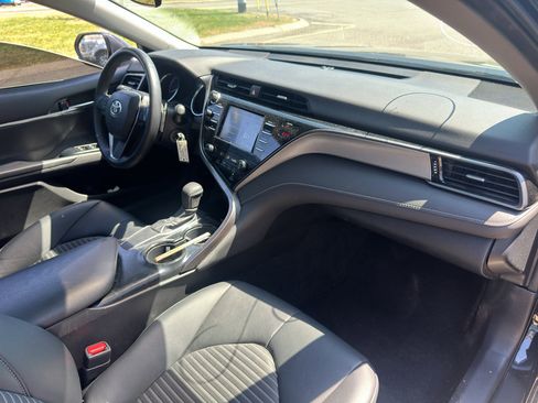 Used 2019 Toyota Camry SE FWD image 17