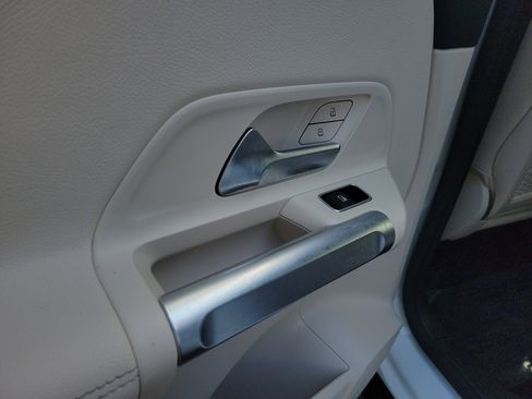 Certified 2025 Mercedes-Benz GLB 250 image 11