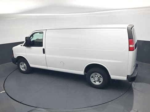 Used 2016 Chevrolet Express 2500 RWD image 39