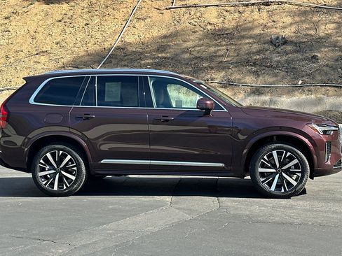 Certified 2026 Volvo XC90 B5 Core AWD/4WD image 3