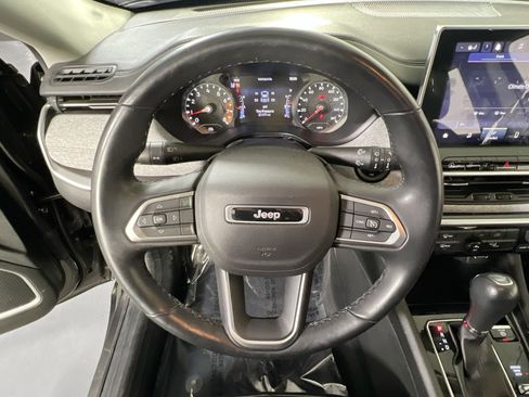 Used 2022 Jeep Compass Latitude image 11