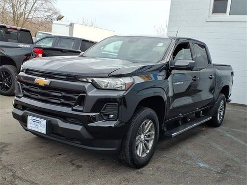 Used 2023 Chevrolet Colorado LT w/ LT Convenience Package II image 3