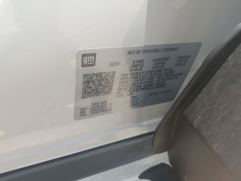 Used 2025 Chevrolet Trax LS FWD image 3