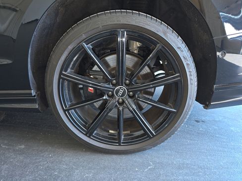 Used 2022 Audi S8 w/ S8 Comfort Plus Package AWD/4WD image 45